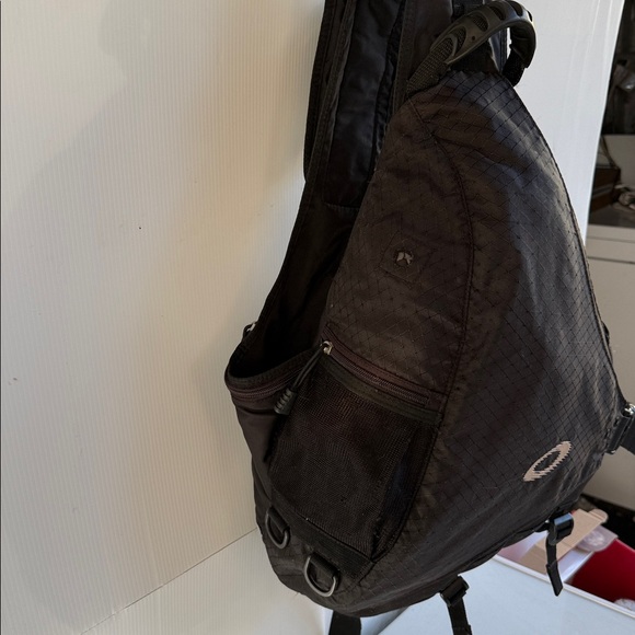 VINTAGE OAKLEY SANDBAG SLING BAG BACKPACK - DECENT USED CONDITION BLACK TACTICAL - Picture 9 of 17